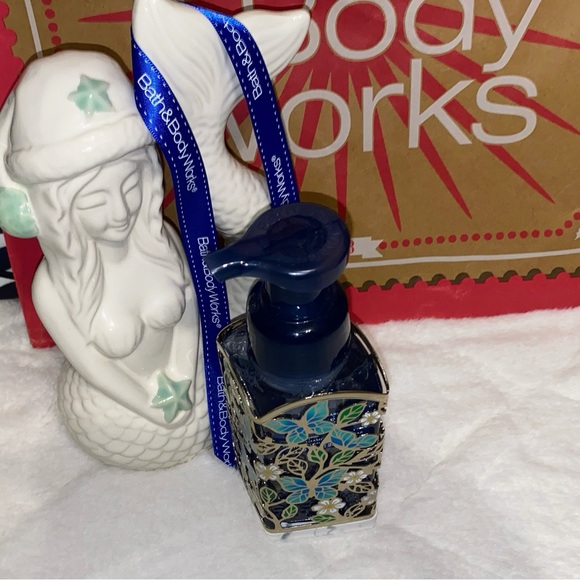 BATH AND BODY WORKS BUTTERFLY TOSS FOAMING HAND SOAP HOLDER & FROZEN LAKE SOAP - Picture 5 of 5